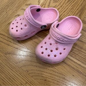 Crocs classic Kids Pink Glitter Clogs Sz 6c Worn with lots of life left!